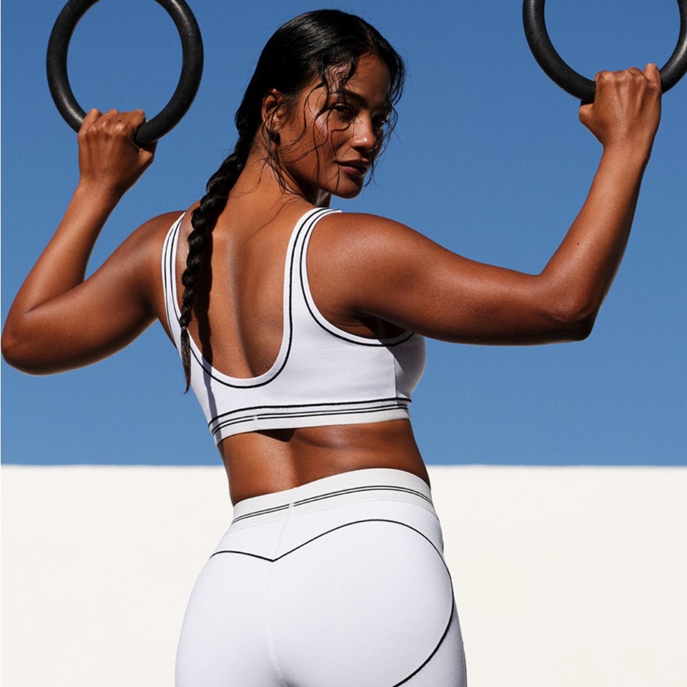 Alo 2 piece white set